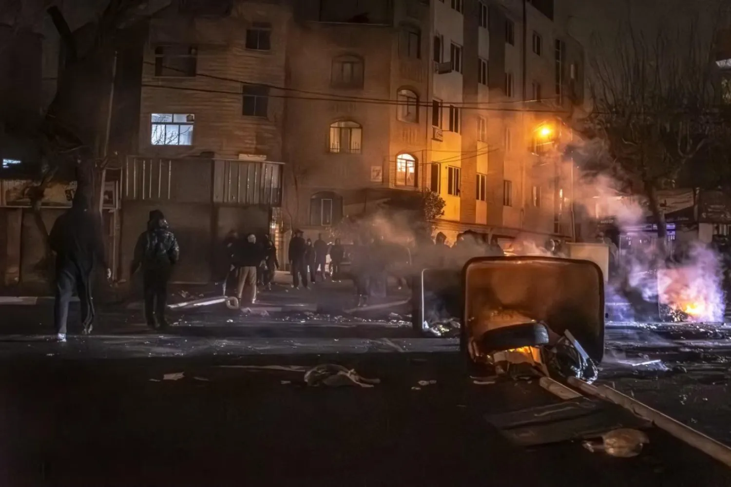 İran'daki protestolarda eylemcilerle güvenlik güçleri arasındaki çatışmalar devam ediyor (AFP)