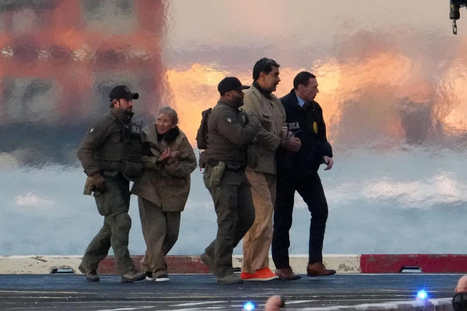 Maduro, New York'ta çıkarıldığı mahkemede kendisine yöneltilen "uyuşturucu terörizmi, kokain kaçakçılığı, ABD’ye karşı eylemlerde kullanılmak üzere makineli tüfek ve yıkıcı cihazlara sahip olma" suçlamalarını reddetmişti (Reuters)