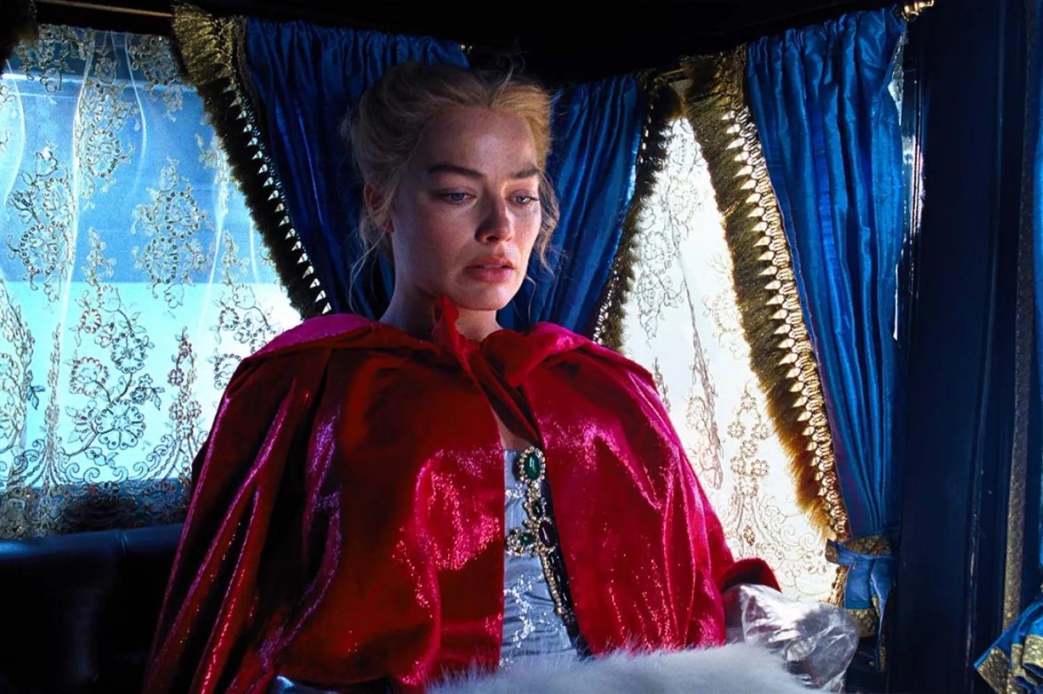 Hem gişe canavarı hem de bağımsız filmlerdeki performanslarıyla tanınan 35 yaşındaki Avustralyalı aktris Margot Robbie, üç kez Oscar, 4 kere Altın Küre Ödülü ve 6 defa da BAFTA'ya aday gösterildi (Warner Bros. Pictures)