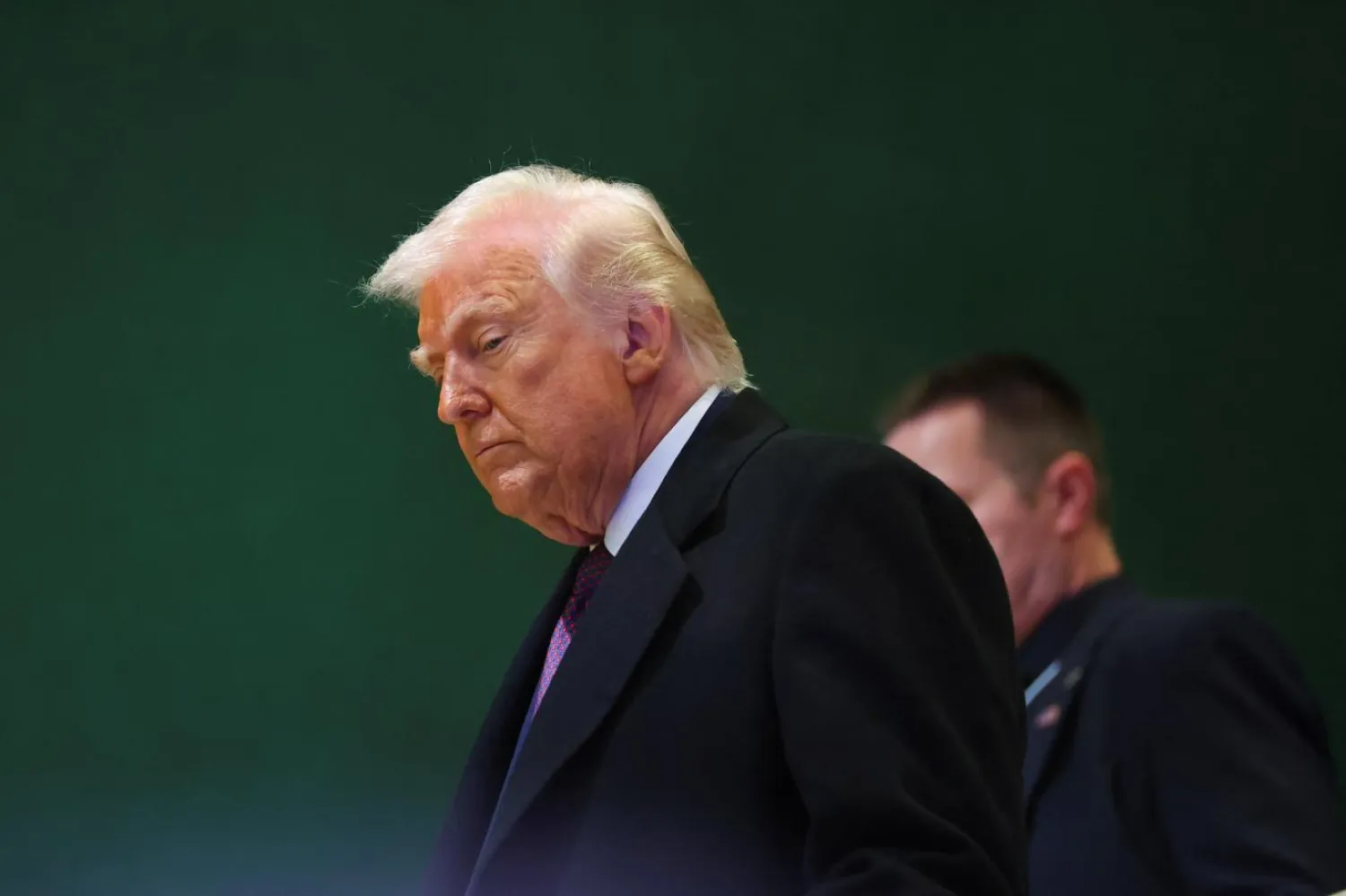 Trump, İran'a saldırı planlarını askıya aldığını söyledikten sonra bile askeri müdahale tehditlerini sürdürüyor (Reuters)