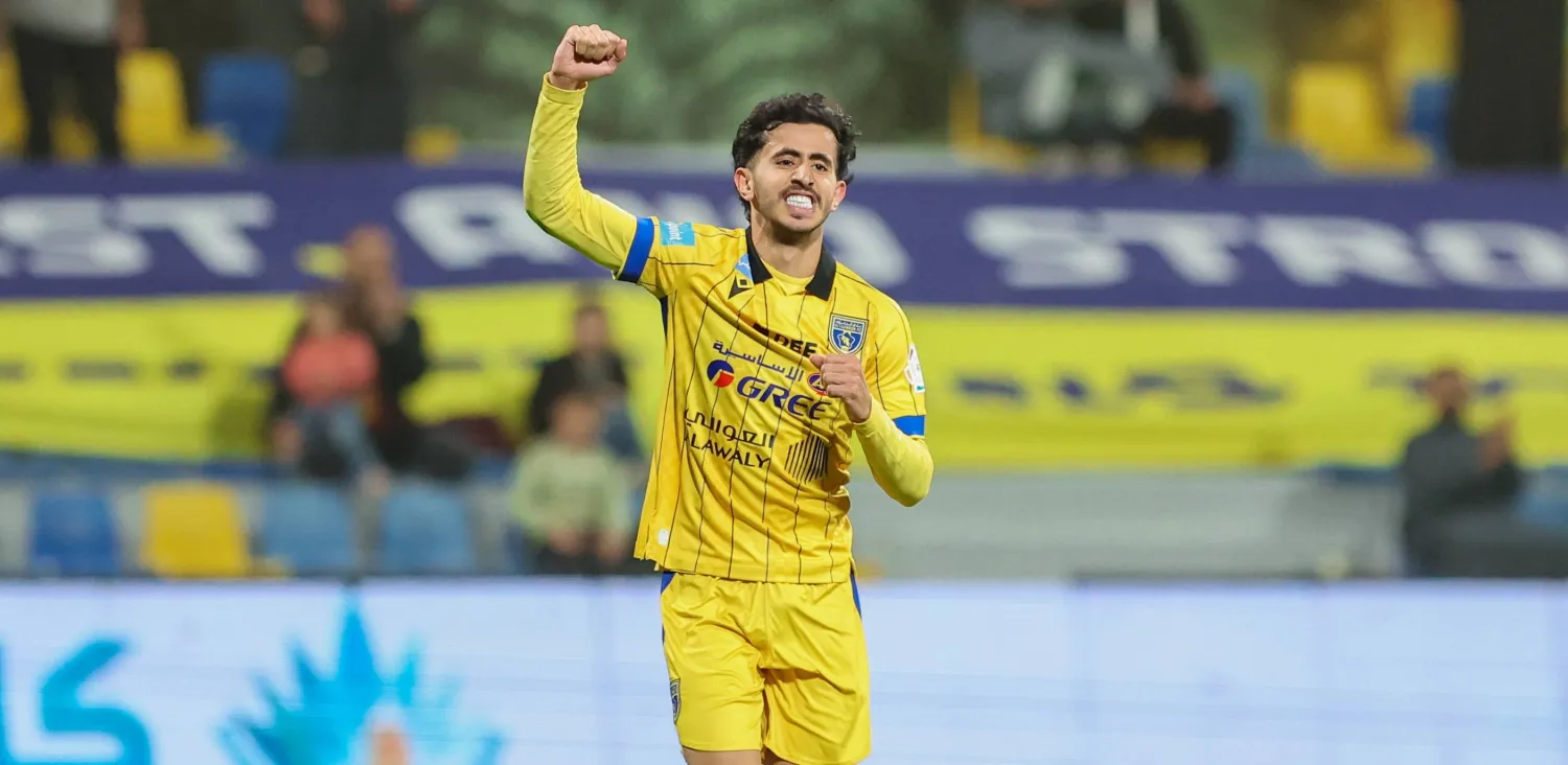 القحطاني محتفلاً بهدف الفوز على الأخدود (دوري روشن)