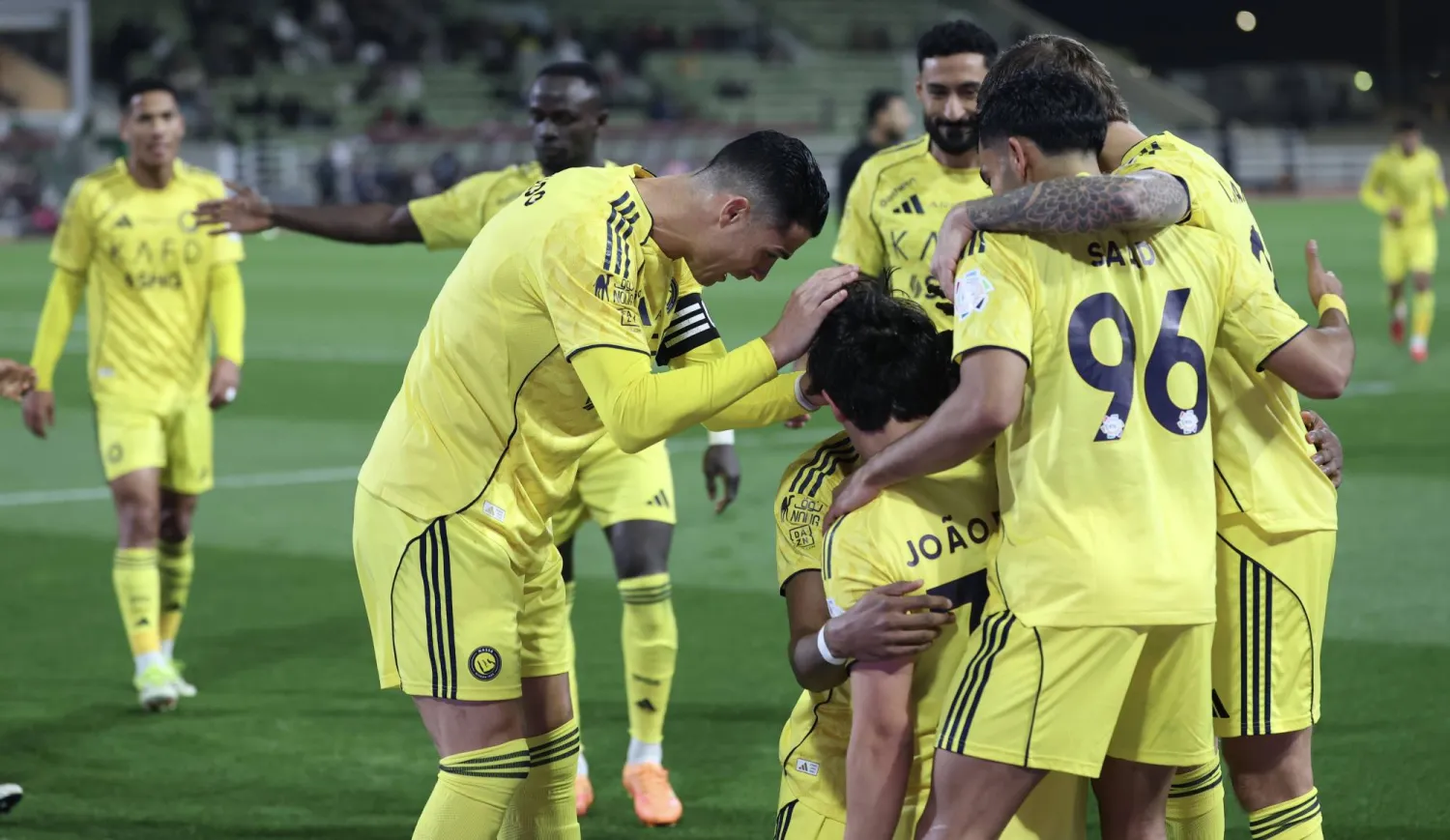 فرحة نصراوية بالهدف الأول (تصوير: عبد العزيز النومان)