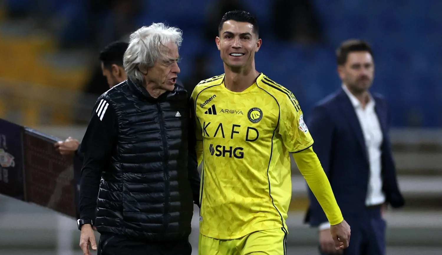 خيسوس مع رونالدو بعد نهاية المباراة (رويترز)