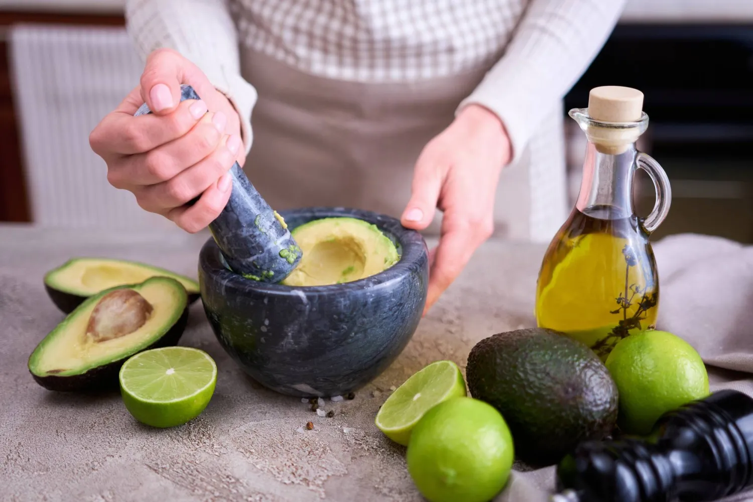 الأفوكادو غني بالدهون الصحية (شاترستوك)