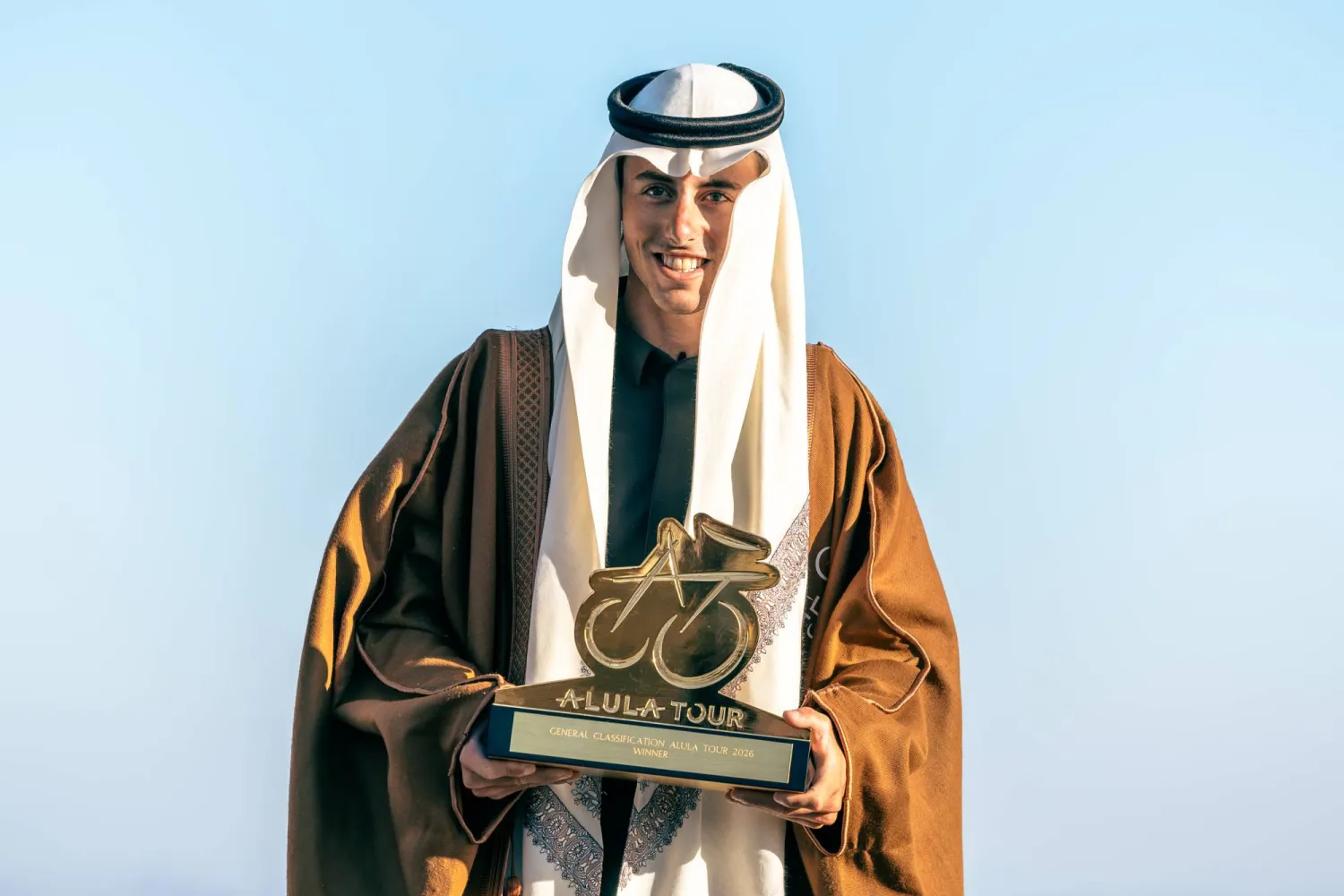 البطل السويسري تُوج باللقب مرتدياً الزي السعودي (الشرق الأوسط)