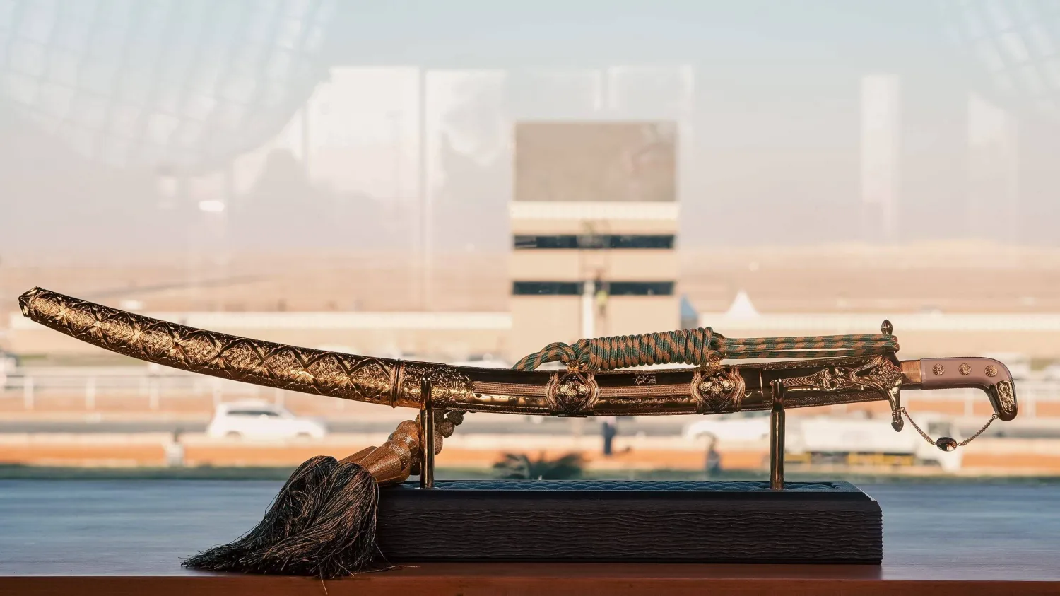 «سيف السعودية» صُنع على يد أمهر حرفيي البحرين (الشرق الأوسط)