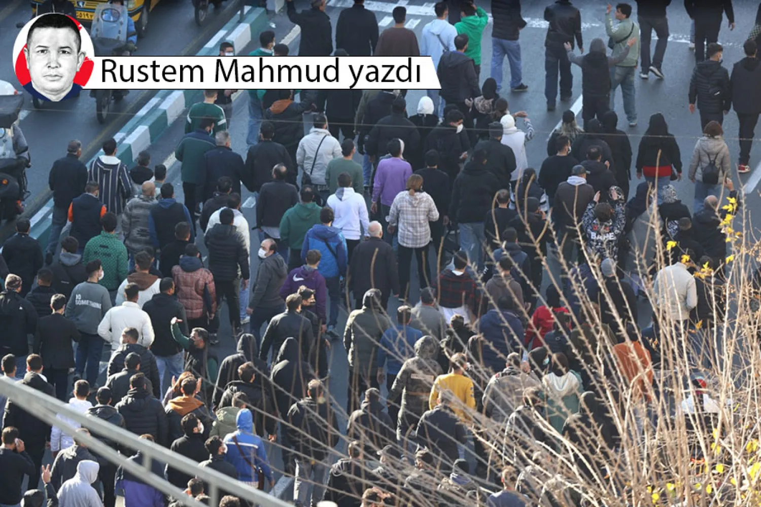 Tahran merkezinde protestocular, 29 Aralık 2025 (AP)