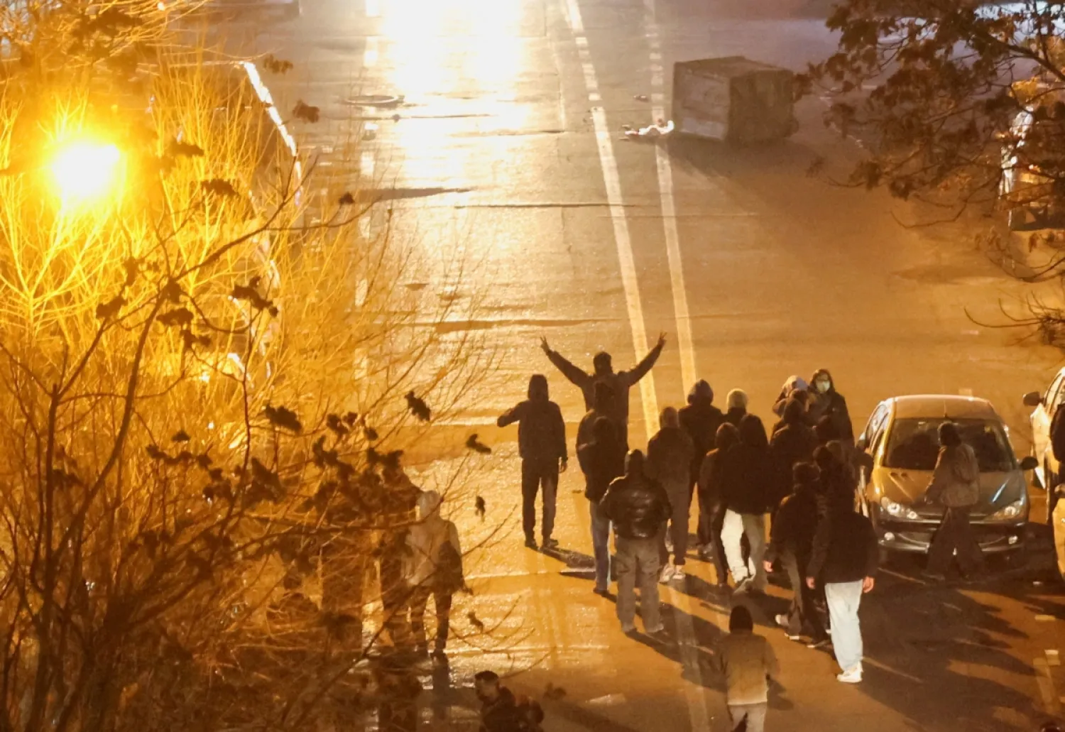 Tahran sokaklarında siyasi rejime karşı protesto gösterisi yapan İranlı protestocular, 8 Ocak 2026 (Reuters)