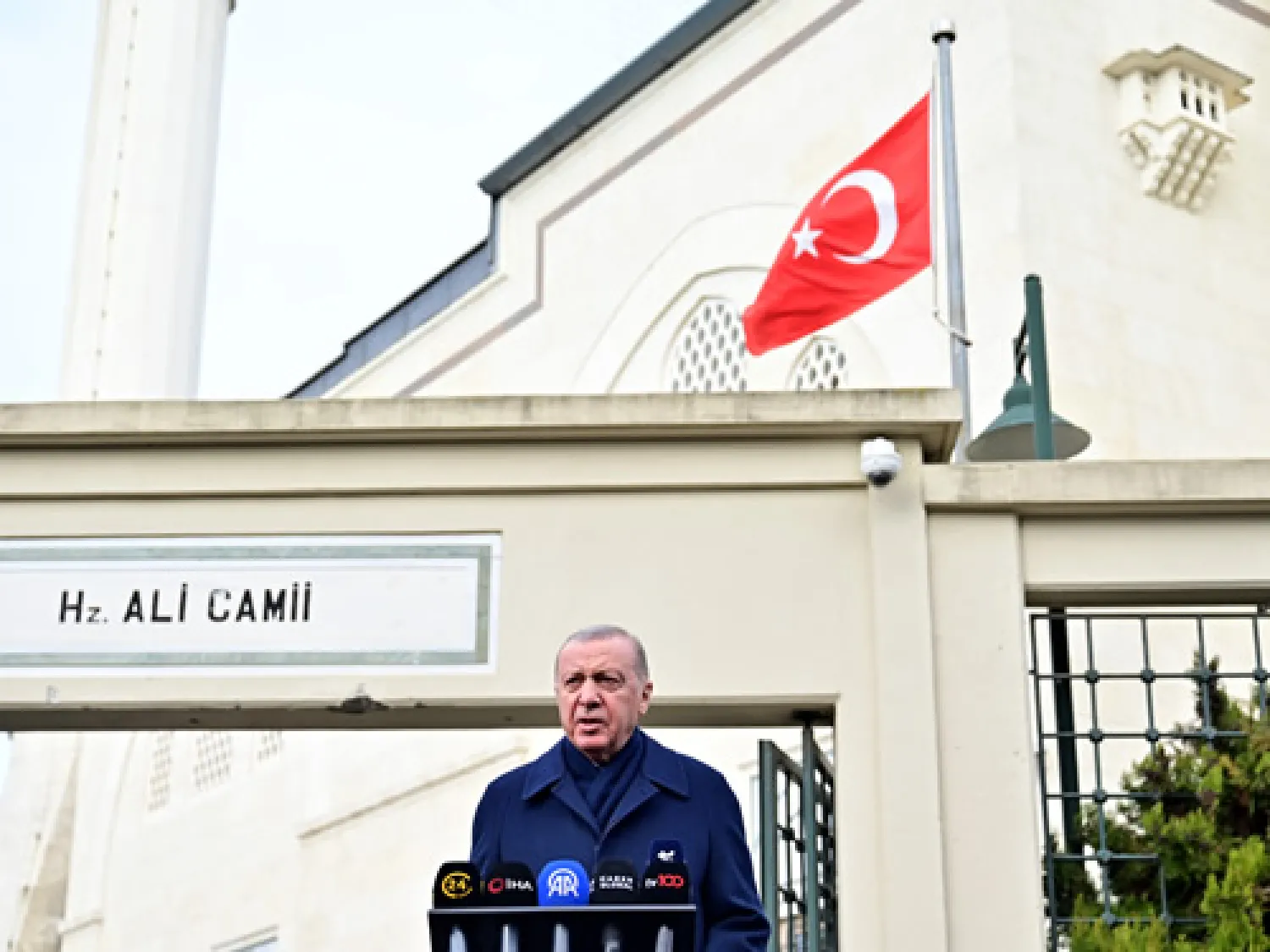 Türkiye Cumhurbaşkanı Recep Tayyip Erdoğan, Cuma günü İstanbul'da gazetecilere açıklama yaptı (Türkiye Cumhurbaşkanlığı)