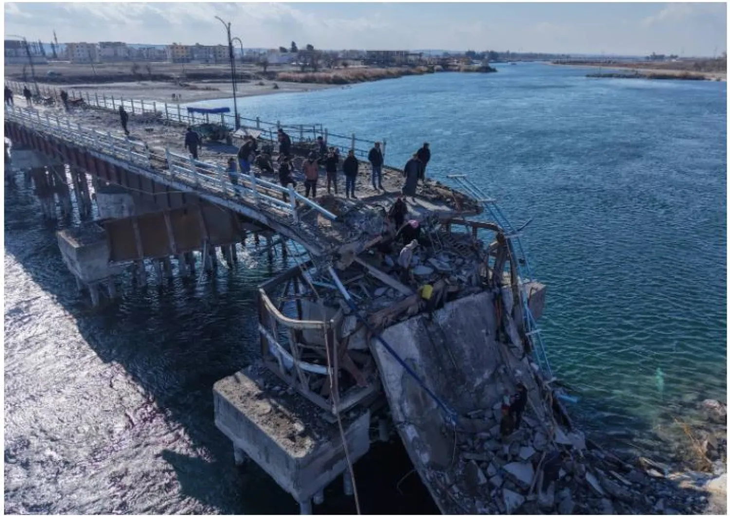 Şam, SDG'ye 4 günlük süre verdi... ve Washington, Kürtlerin DEAŞ ile mücadeledeki misyonunun sona erdiğini ilan etti