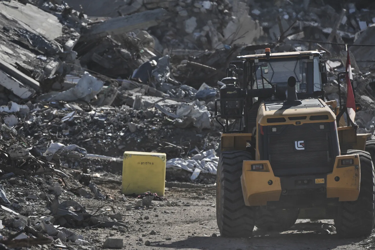 A yellow block demarcating the "Yellow Line," which has separated the Gaza Strip's Israeli-held and Palestinian zones since the October ceasefire, is visible in Jabalia, northern Gaza Strip, where Hamas militants are searching for the remains of hostages, Monday, Dec. 1, 2025. (AP Photo/Jehad Alshrafi) 