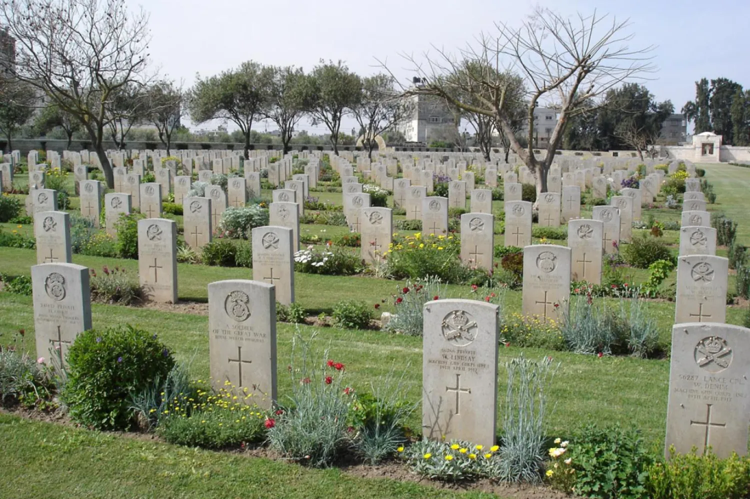 Toplamda 3 bin 691 askerin mezarının yer aldığı kabristanda yaklaşık 800 savaşçının mezar taşında kimlik bilgileri yazmıyor (CWGC)