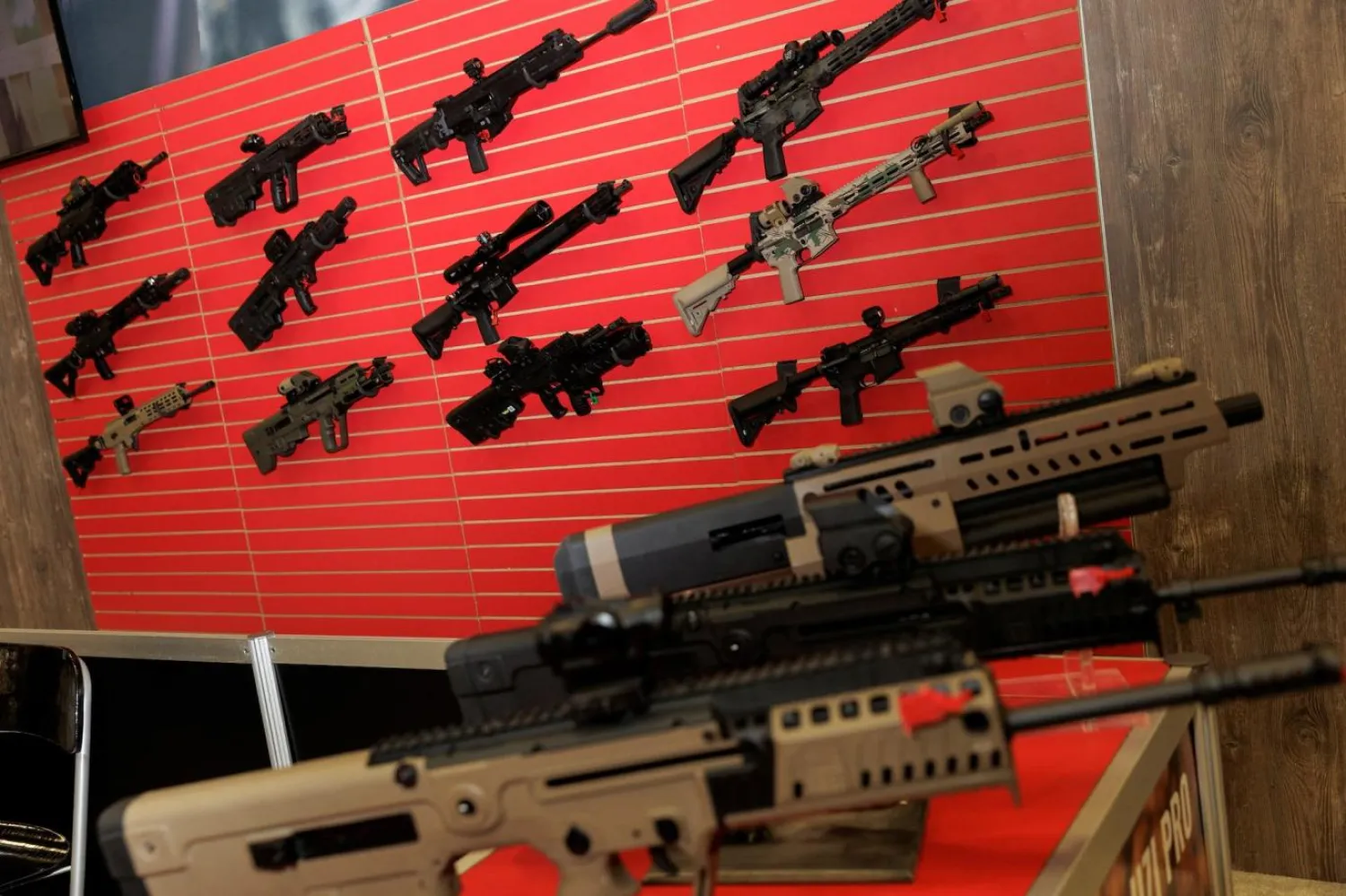 Meksika hükümeti, Amerikan malı silahların ülkeye kaçak yollardan girişini engellemek isityor (Reuters)