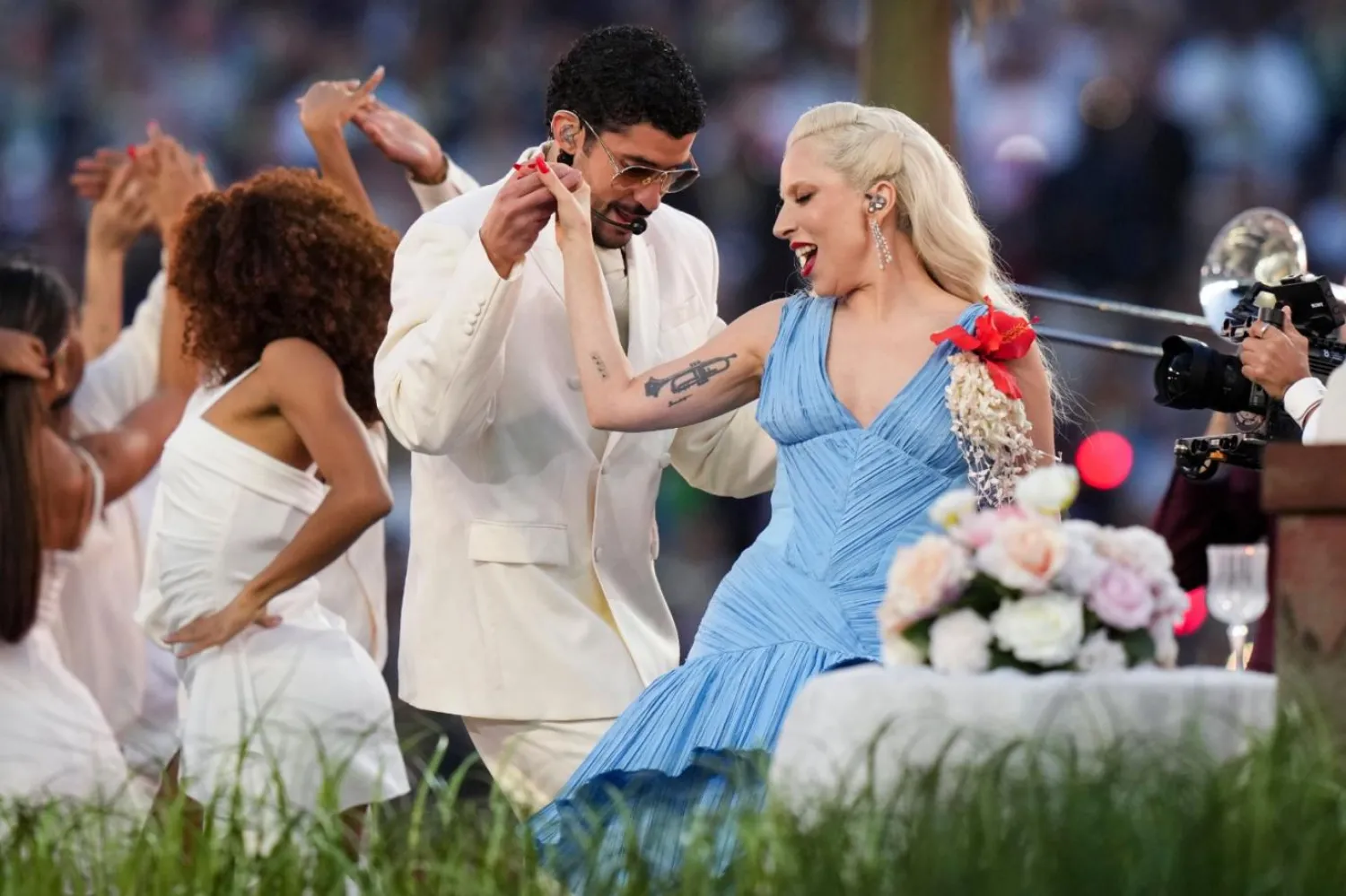 Bad Bunny, Super Bowl'da Lady Gaga ve diğer sürpriz konuklarla sahne aldı (AP)