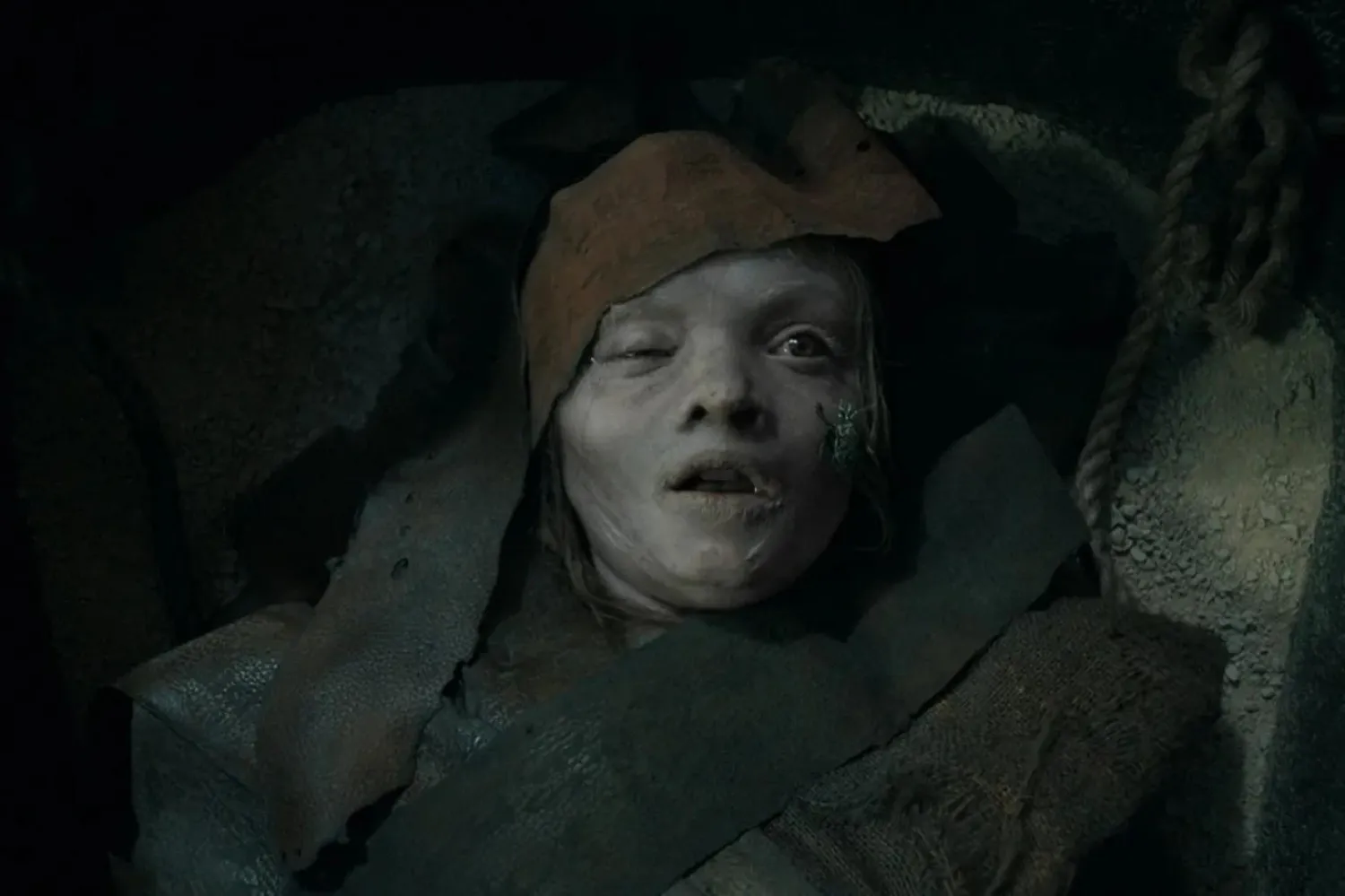 Predator: Vahşi Topraklar'da android Thia'yı canlandıran 27 yaşındaki Amerikalı yıldız Elle Fanning, The Great'teki performansıyla Emmy adaylığı elde etmişti (20th Century Studios)