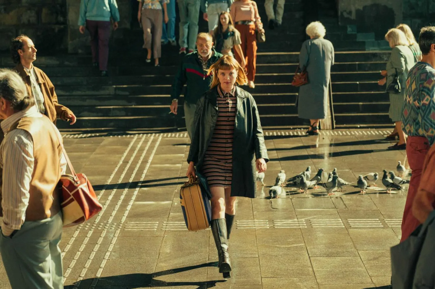 Kleo'da 33 yaşındaki Alman aktris Jella Haase, diziye adını veren casusu canlandırıyor (Netflix)