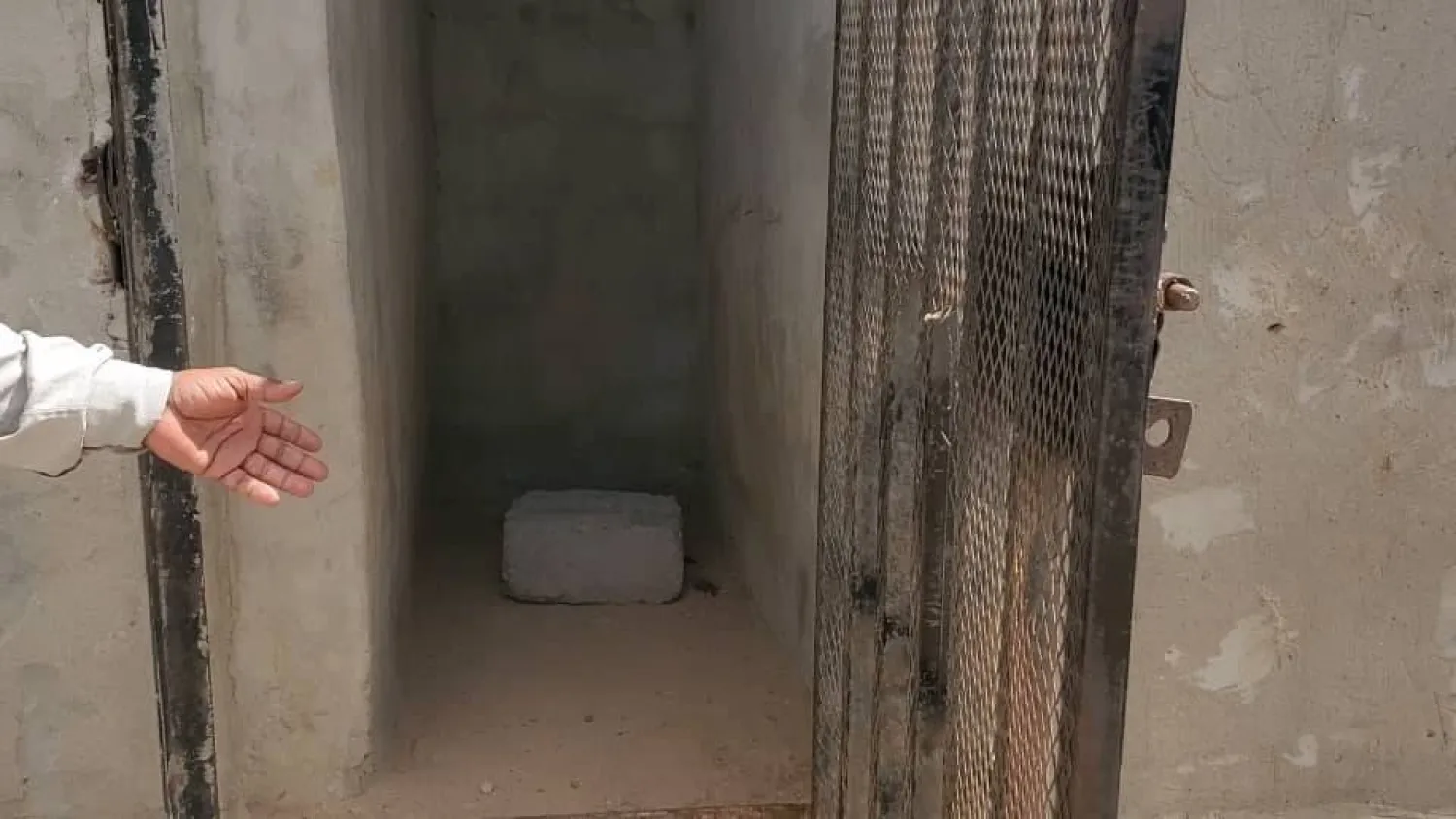 سجن انفرادي حسب ما وثقته اللجنة الوطنية اليمنية في سقطرى (اللجنة الوطنية)