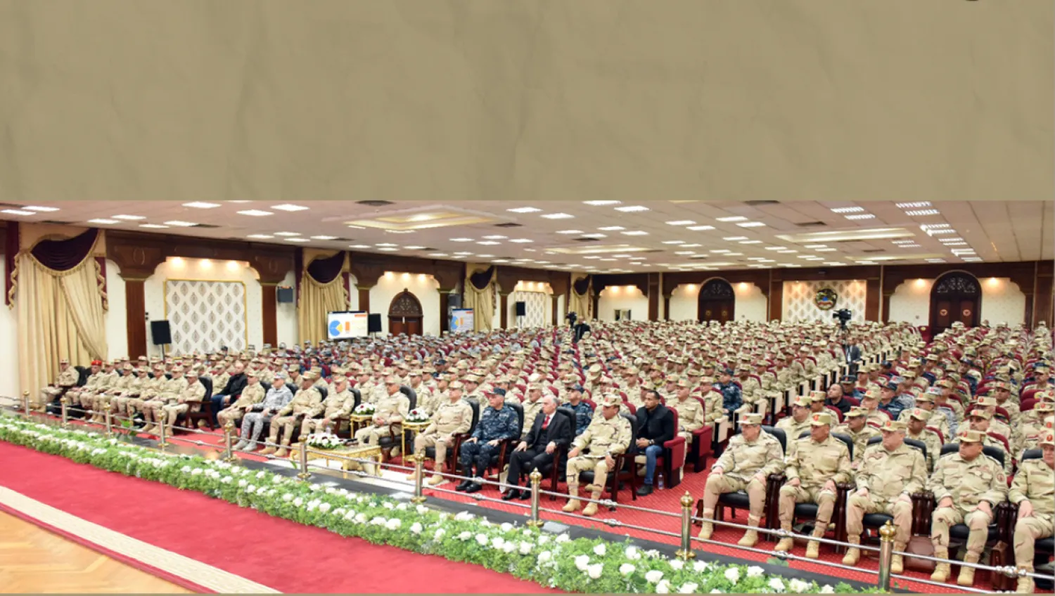 القائد العام للقوات المسلحة المصرية طالب الأحد القوات بالحفاظ على مستوى الاستعداد القتالي (المتحدث العسكري المصري)