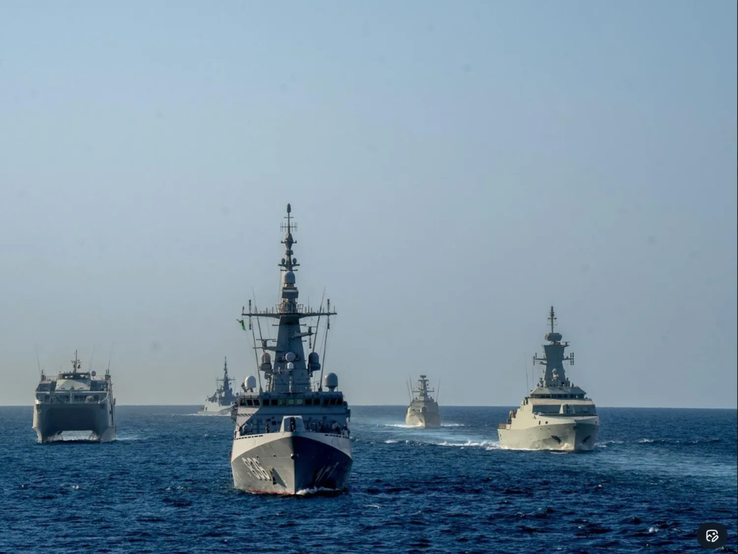 مناورات السفن تضمنت تنفيذ سفن الملك رماية بالصواريخ والذخائر الحية في مسرح العمليات (واس)