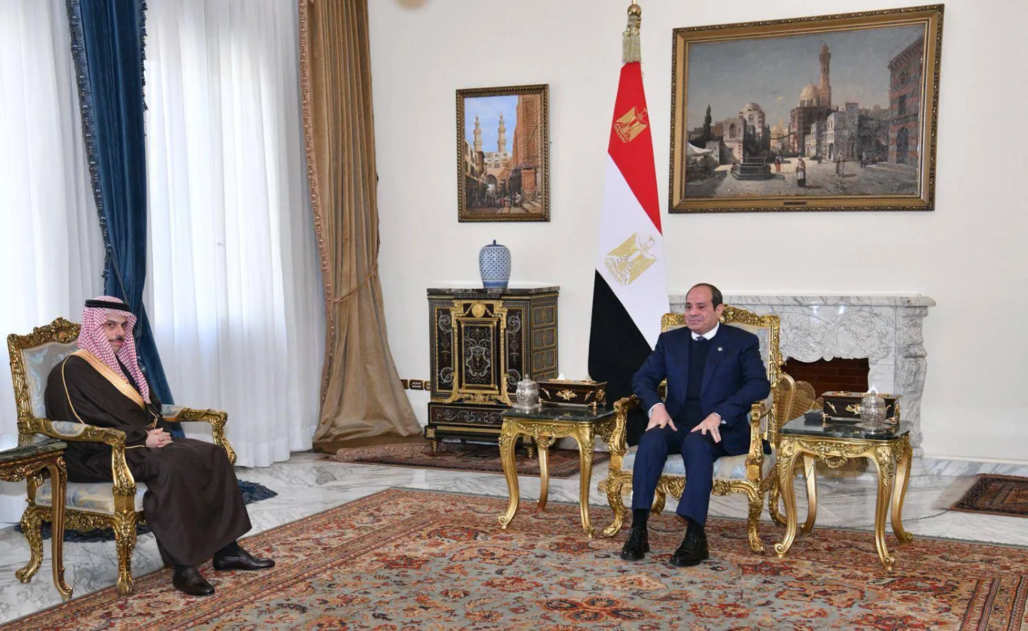 الرئيس المصري عبد الفتاح السيسي خلال استقباله وزير الخارجية السعودي الأمير فيصل بن فرحان في القاهرة الشهر الماضي (الرئاسة المصرية)