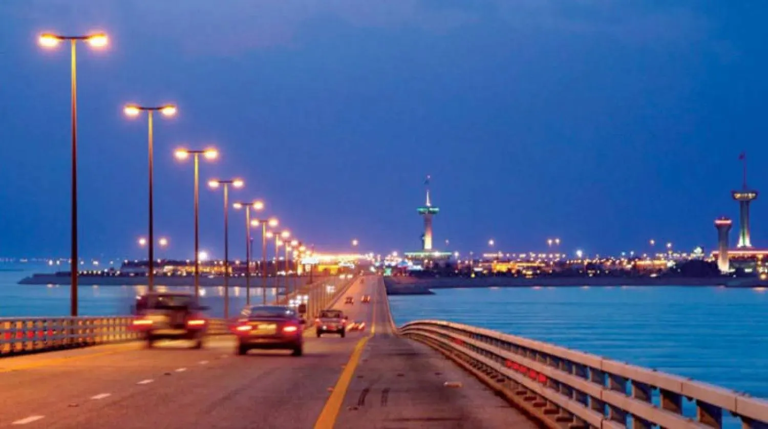 يُعد جسر الملك فهد الرابط بين السعودية والبحرين رمزاً للترابط والتعاون المشترك بين البلدين (واس)