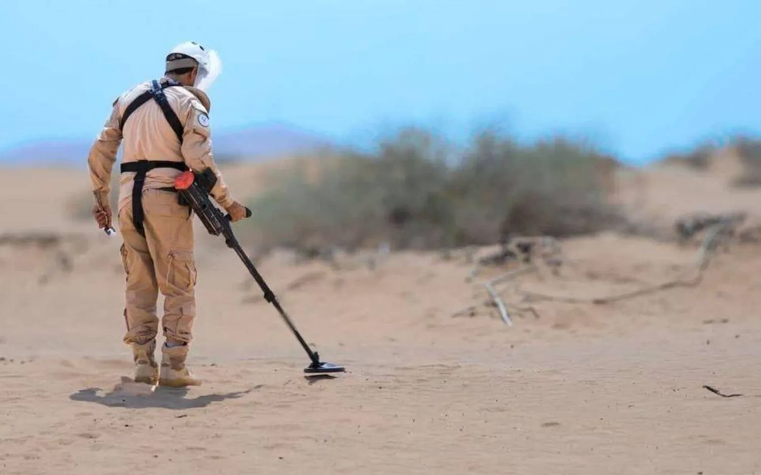 يسهم مشروع «مسام» في تمكين اليمنيين من عيش حياة كريمة وآمنة (واس)