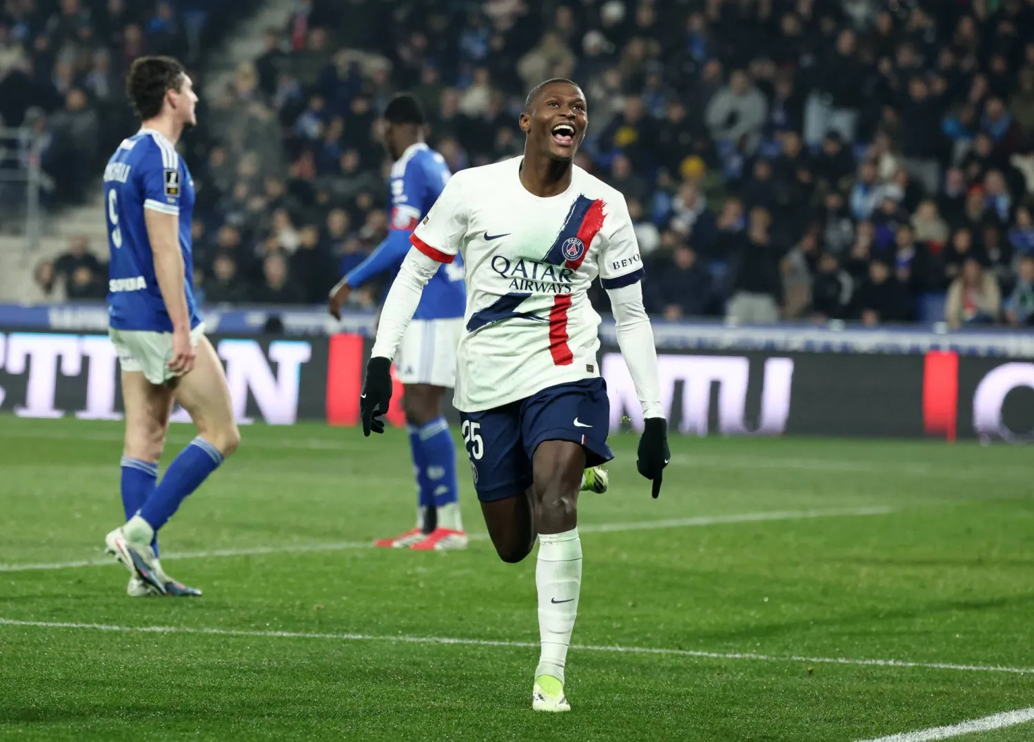 «الدوري الفرنسي»: بعشرة لاعبين... سان جيرمان يفوز ويستعيد الصدارة