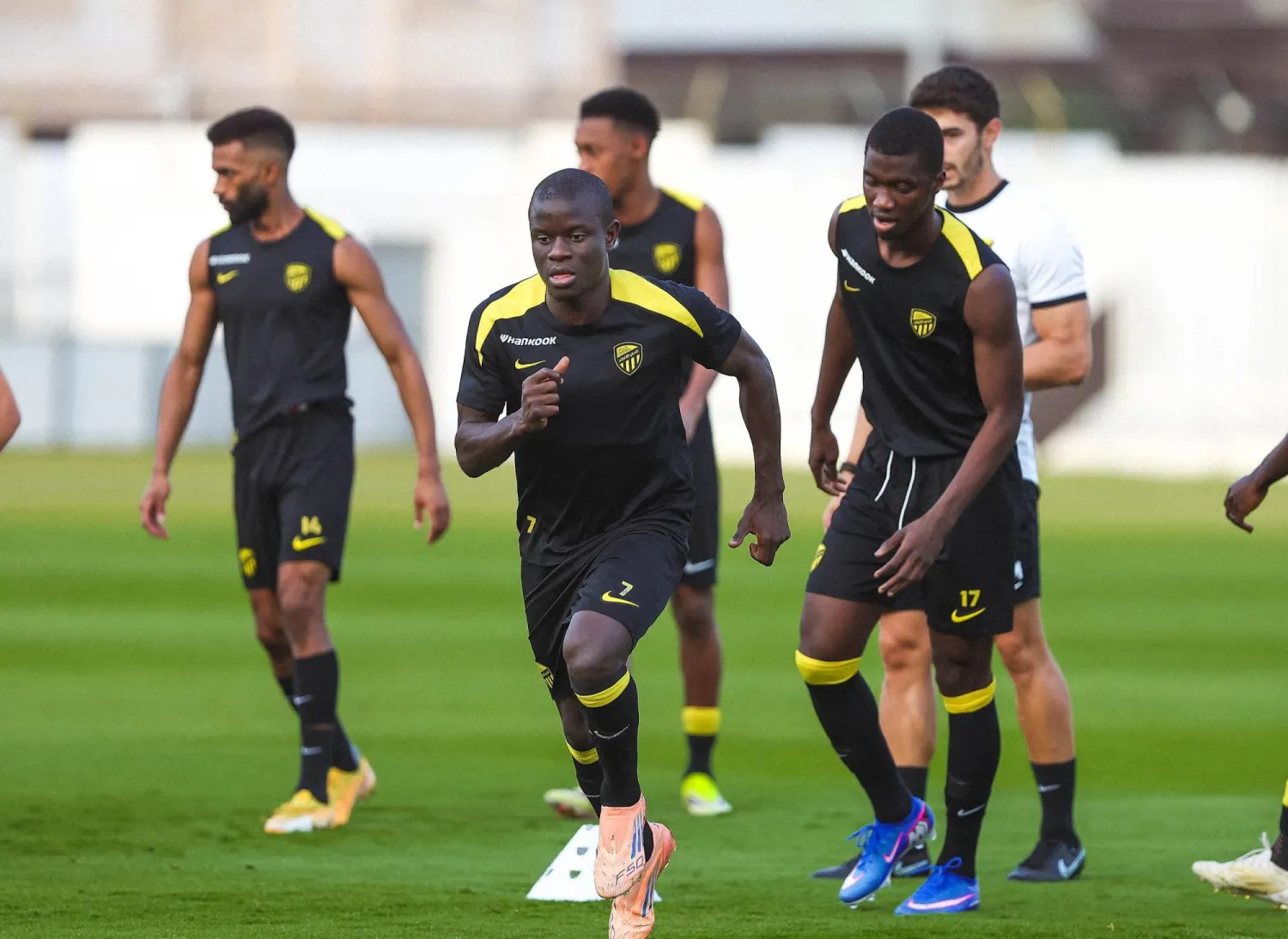 كانتي غاب عن المواجهة بداعي الإصابة (نادي الاتحاد)