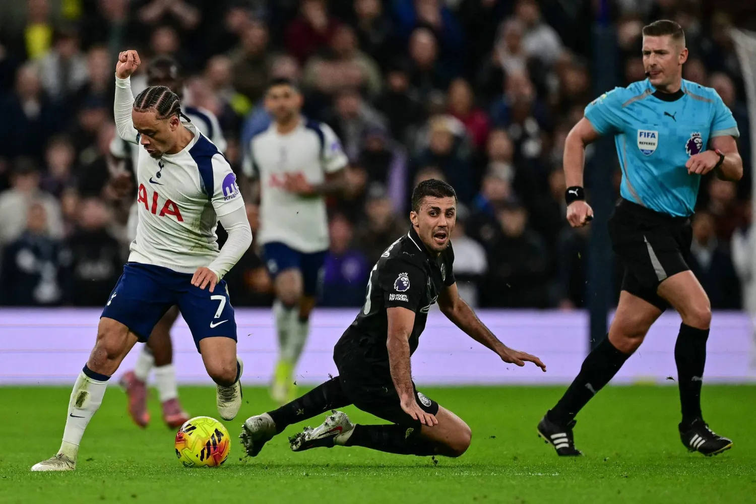 The referee (R) looks on as Tottenham Hotspur's Dutch midfielder #07 Xavi Simons (L) clashes with Manchester City's Spanish midfielder #16 Rodri (C) during the English Premier League football match between Tottenham Hotspur and Manchester City at the Tottenham Hotspur Stadium in London, on February 1, 2026. (AFP)