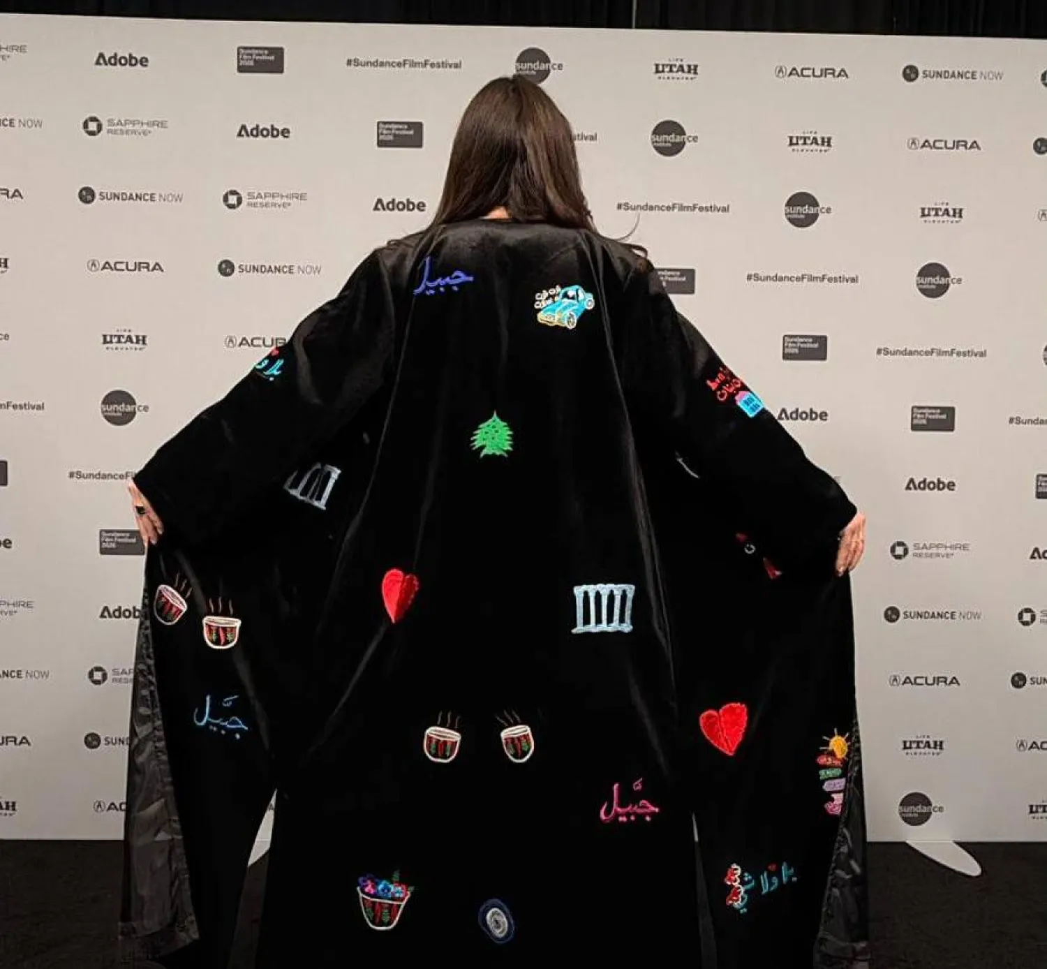 تفاصيل كثيرة مستوحاة من الحياة اليومية والذاكرة والحنين طُرزت في القفطان (خاص)