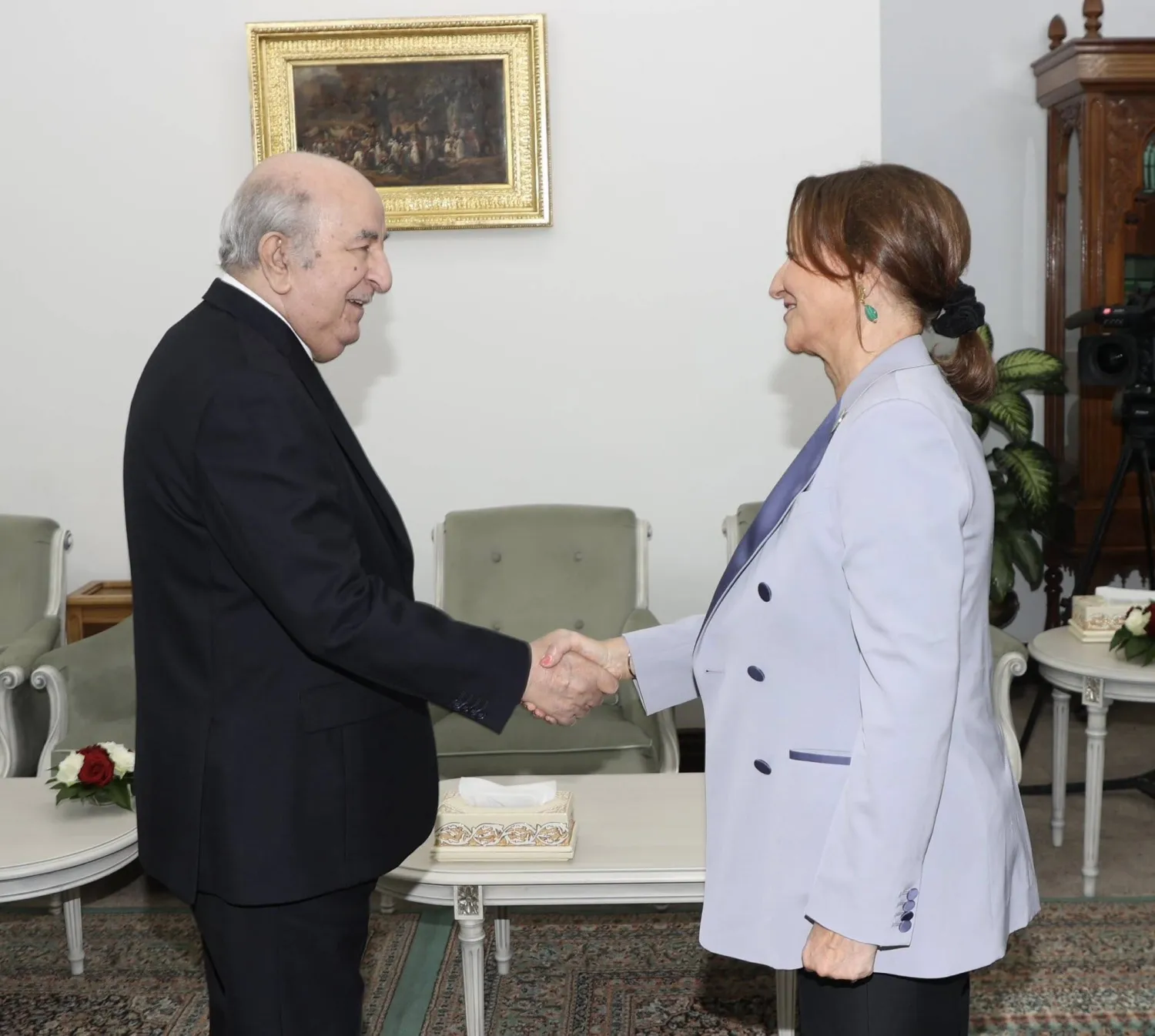 الرئيس الجزائري عبد المجيد تبون مستقبلاً السياسية الاشتراكية الفرنسية سيغولين روايال (الرئاسة الجزائرية)