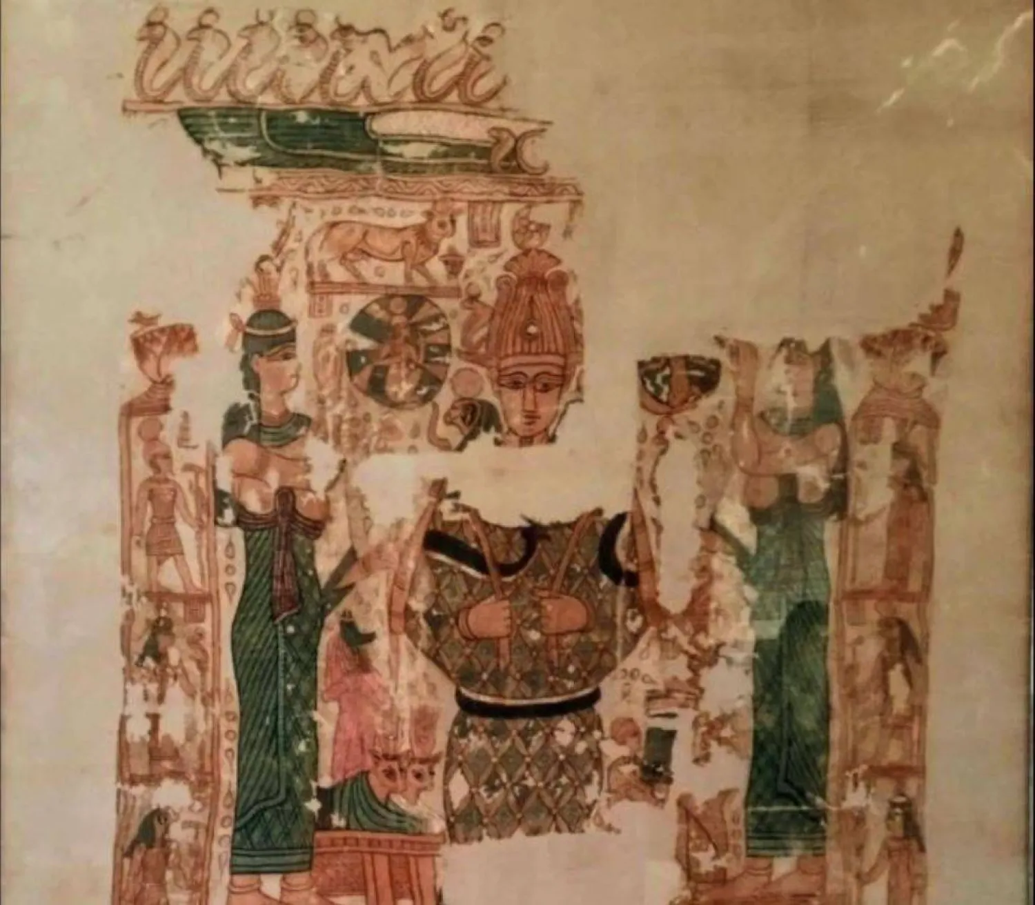 من القطع النادرة للنسيج الجنائزي بالمتحف المصري (المتحف المصري)