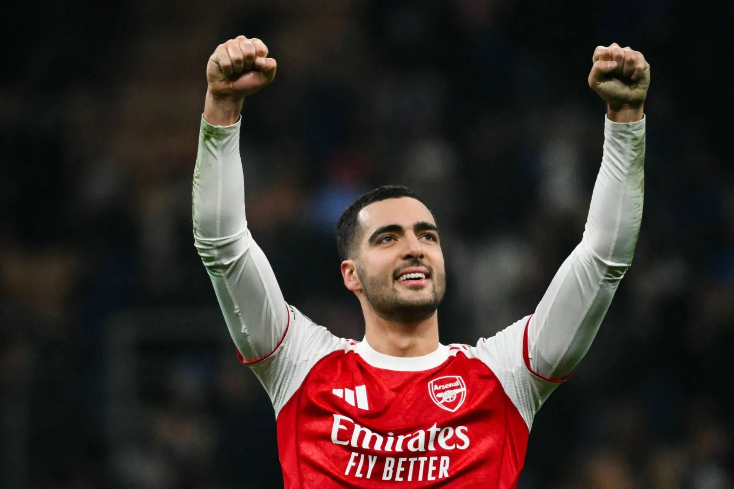 إصابة ميكل ميرينو وضعت آرسنال في موقف حرج (أ.ف.ب)