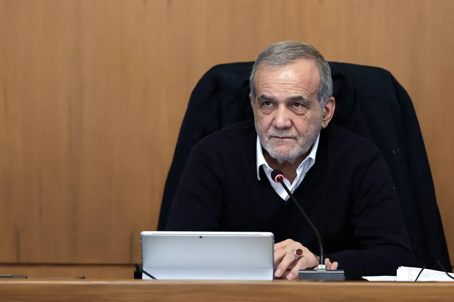 İran Cumhurbaşkanı Mesud Pezeşkiyan, geçtiğimiz pazar günü hükümet toplantısına başkanlık etti. (İran Cumhurbaşkanlığı)