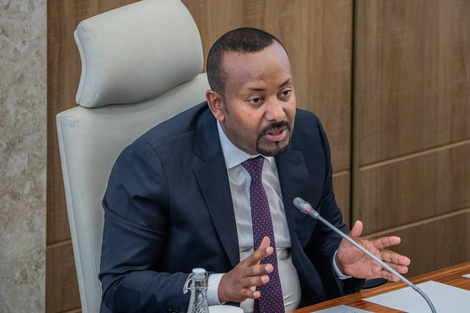 رئيس وزراء إثيوبيا آبي أحمد أمام البرلمان اليوم (أ.ب)