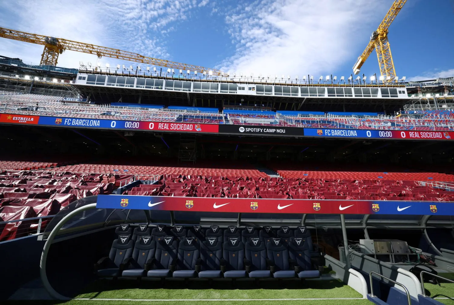 ملعب «سبوتيفاي كامب نو» (رويترز)