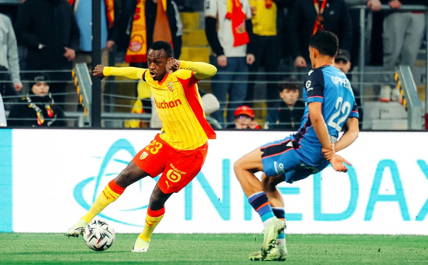 سعود عبد الحميد في إحدى مباريات الفريق (نادي لانس)