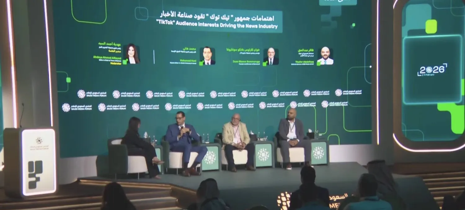 أكدت الجلسة الحوارية أن المؤسسات الإعلامية تتحمل مسؤولية إيصال الأخبار بشكل احترافي (المنتدى السعودي للإعلام) 