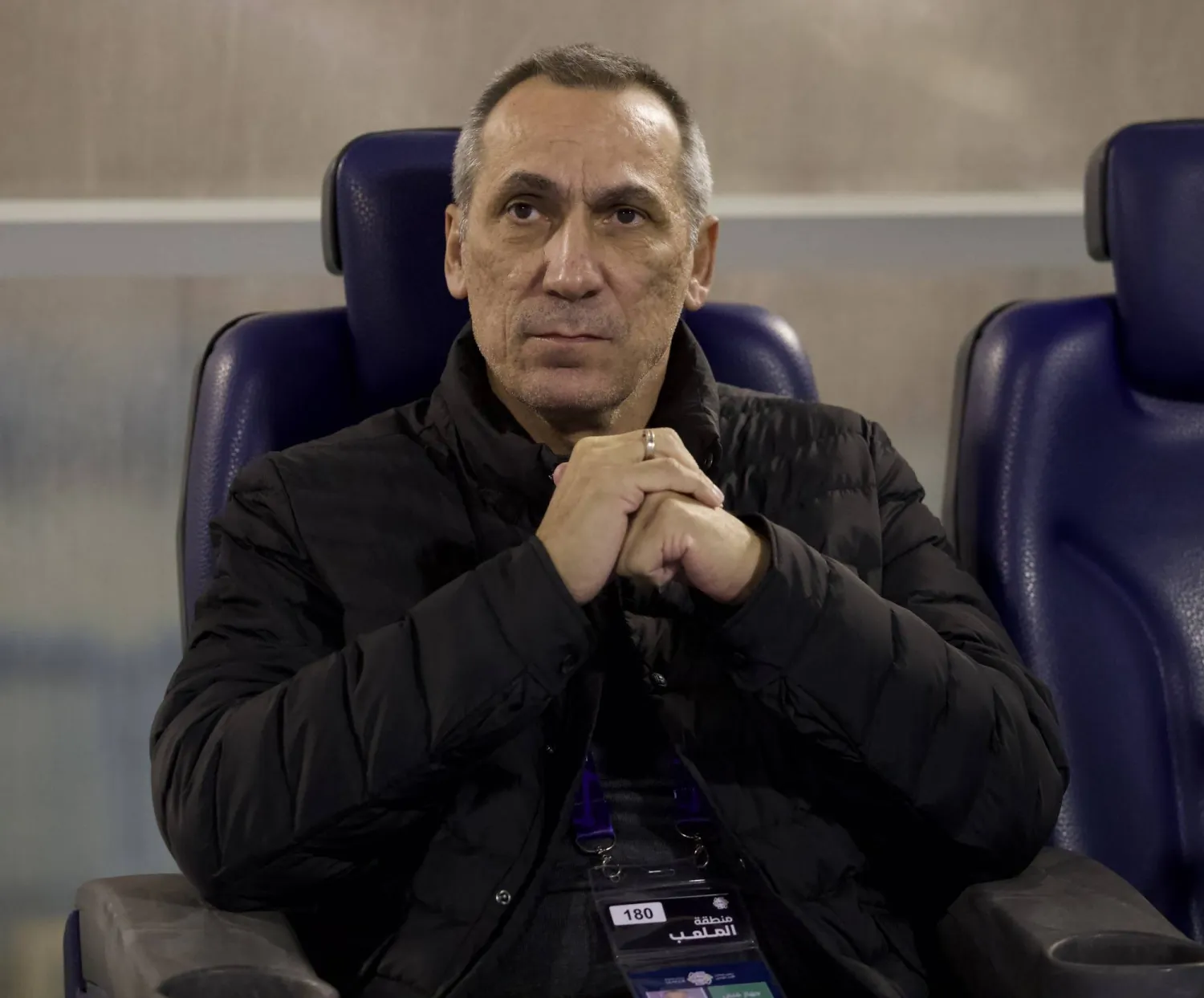 اليوناني دونيس مدرب فريق الخليج (تصوير: نايف العتيبي) 