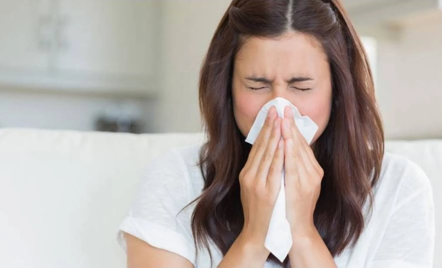 فيروس الأنف هو السبب الأكثر شيوعاً لنزلات البرد (رويترز)