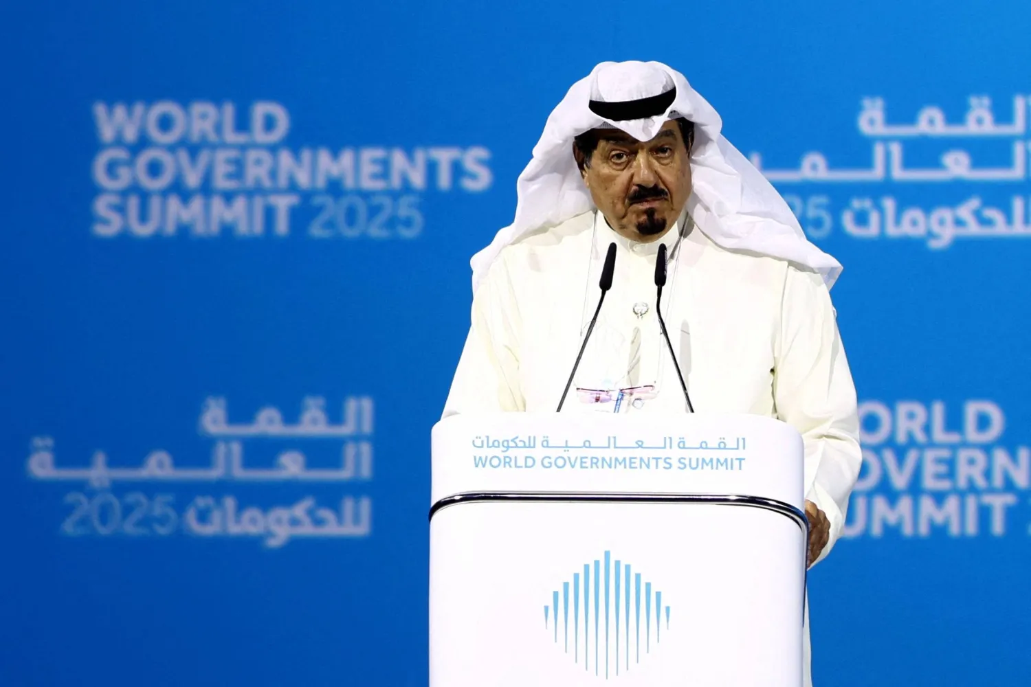 رئيس وزراء الكويت أحمد عبد الله الأحمد الصباح يلقي كلمة خلال جلسة في قمة الحكومات العالمية بدبي (أرشيفية-رويترز)