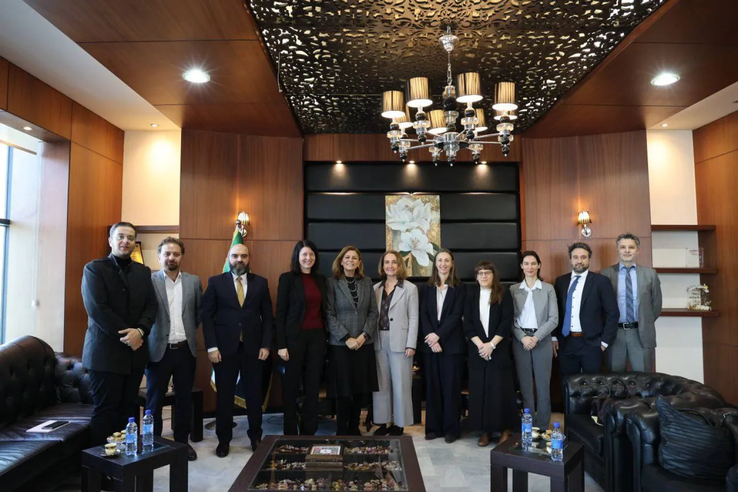 استقبلت وزيرة الشؤون الاجتماعية والعمل «هند قبوات» وفداً من الوزارة الاتحادية الألمانية للتعاون الاقتصادي والتنمية (وبنك التنمية الألماني (حساب الوزارة)