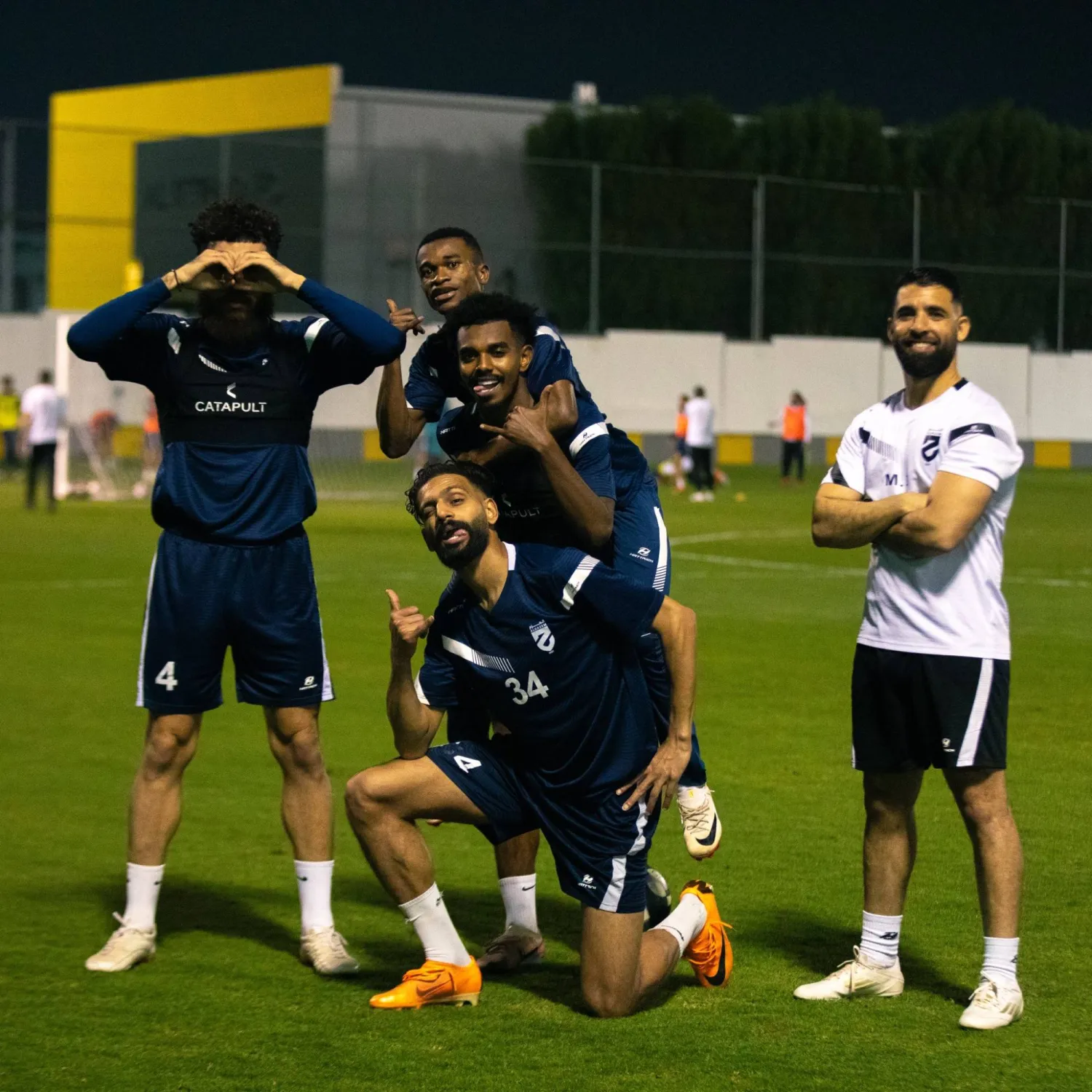 لاعبو الحزم سعداء بانتصار فريقهم الأخير (نادي الحزم)