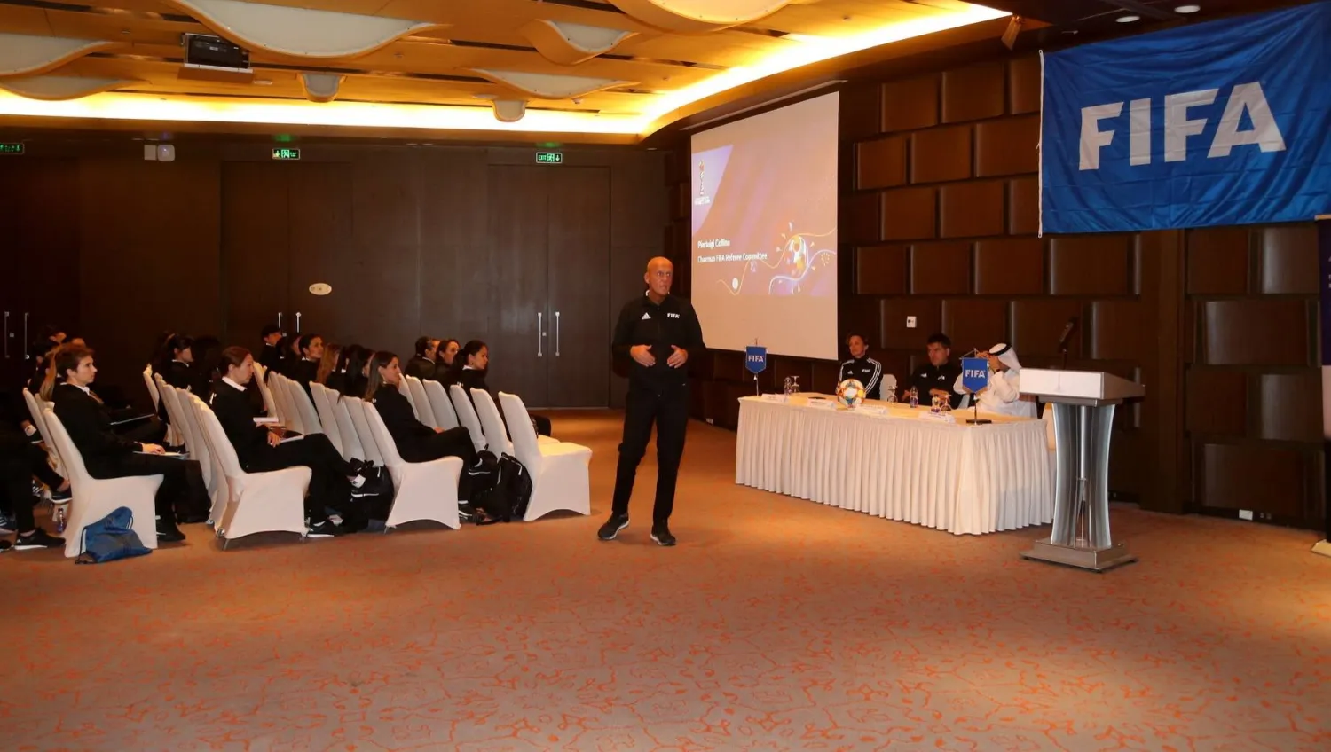 اختتمت الخميس فعاليات ندوة الاتحاد الدولي لكرة القدم «فيفا» لحكام تقنية حكم الفيديو المساعد «فار» (الاتحاد القطري لكرة القدم)