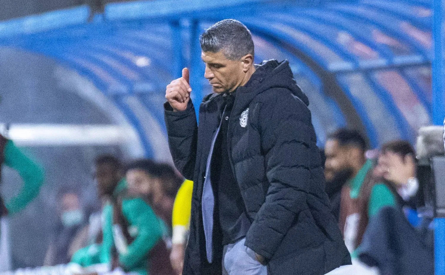 البرتغالي بيدرو إيمانويل مدرب فريق الفيحاء (تصوير: سعد الدوسري)