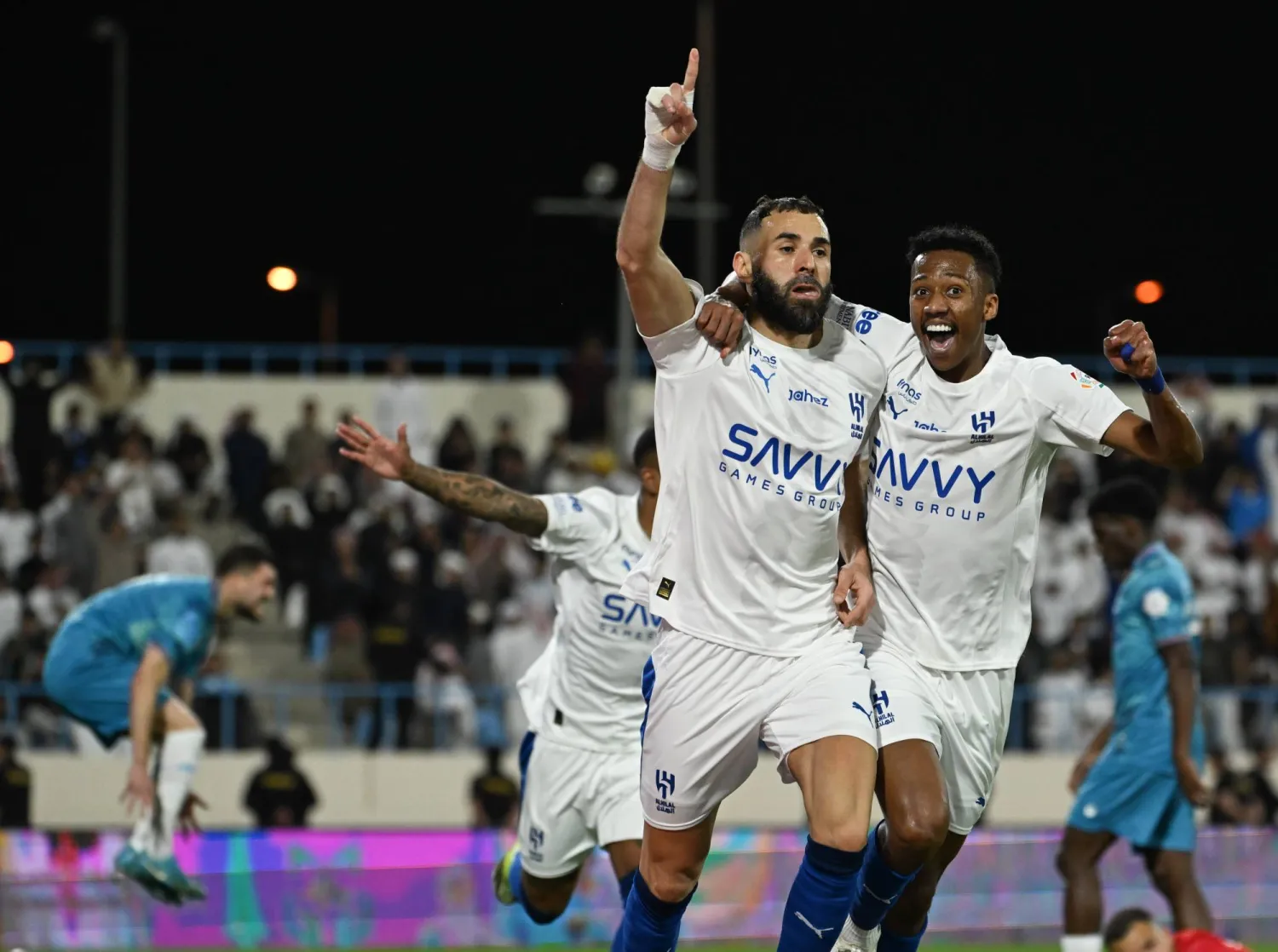 نجح بنزيمة في التألق ليلة ظهوره الأول مع الهلال (تصوير: علي خمج) 