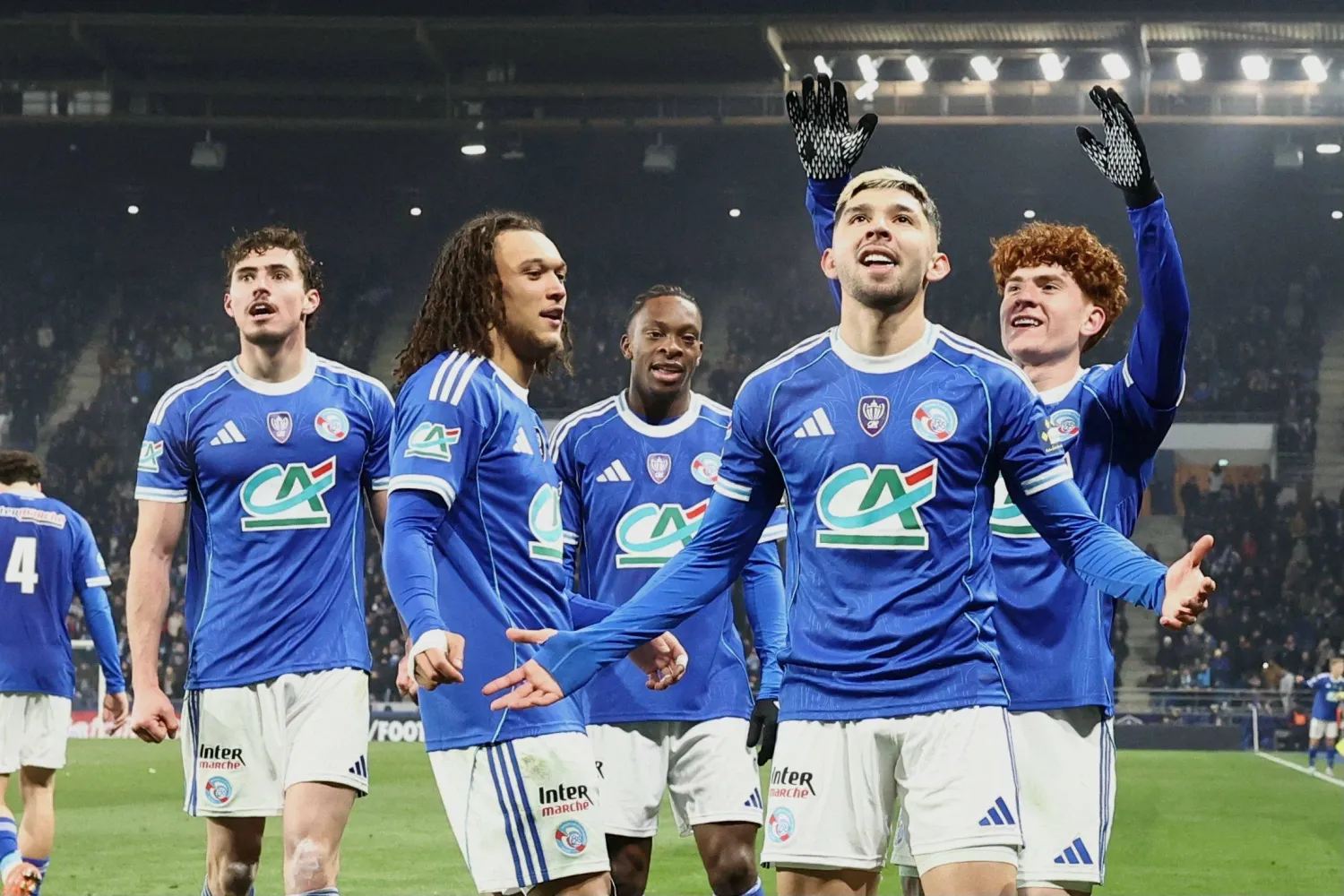 Strasbourg's Paraguayan midfielder #10 Julio Enciso (2nd R) celebrates after scoring a goal during the French Cup round of 16 football match between RC Strasbourg Alsace and AS Monaco at the Stade de la Meinau in Strasbourg, eastern France, on February 5, 2026. (Photo by Frederick FLORIN / AFP)