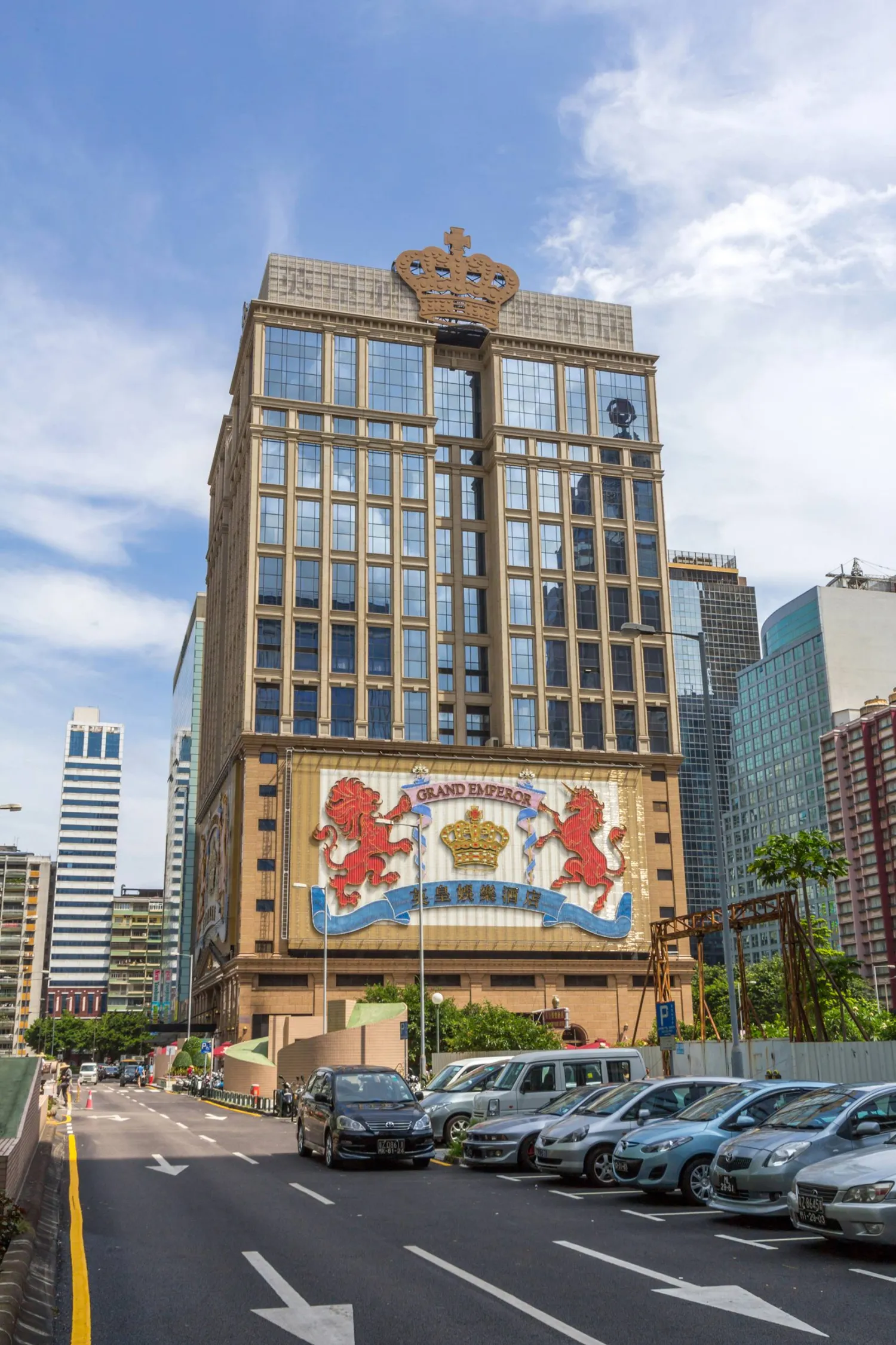 ذهبٌ كان يلمع تحت الأقدام صار رقماً في السوق (شاترستوك)