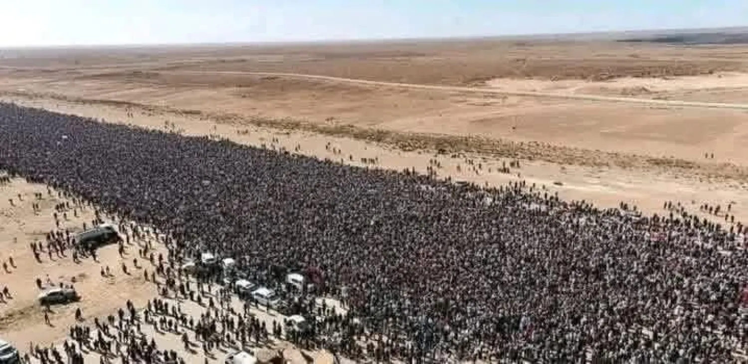 آلاف الليبيين في وداع سيف القذافي بمدينة بني وليد (صفحات تابعة لسيف القذافي)