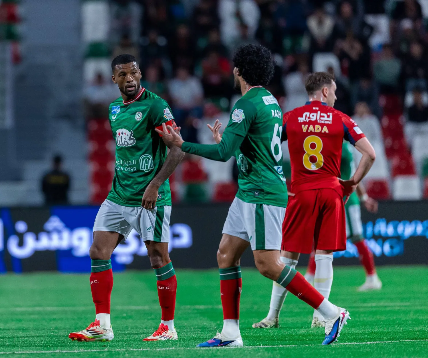 فينالدوم يحتفل بهدفه في شباك ضمك (تصوير: عيسى الدبيسي)